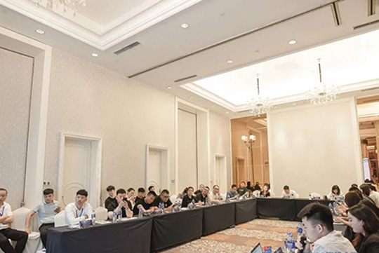 ליו קאיסונג, סגן המנהל הכללי של יואנטאי דרון, הוזמן להשתתף בפורום פסגת תעשיית המתכת השחורה של צפון סין ב-2023 - פורום צינור-סליל