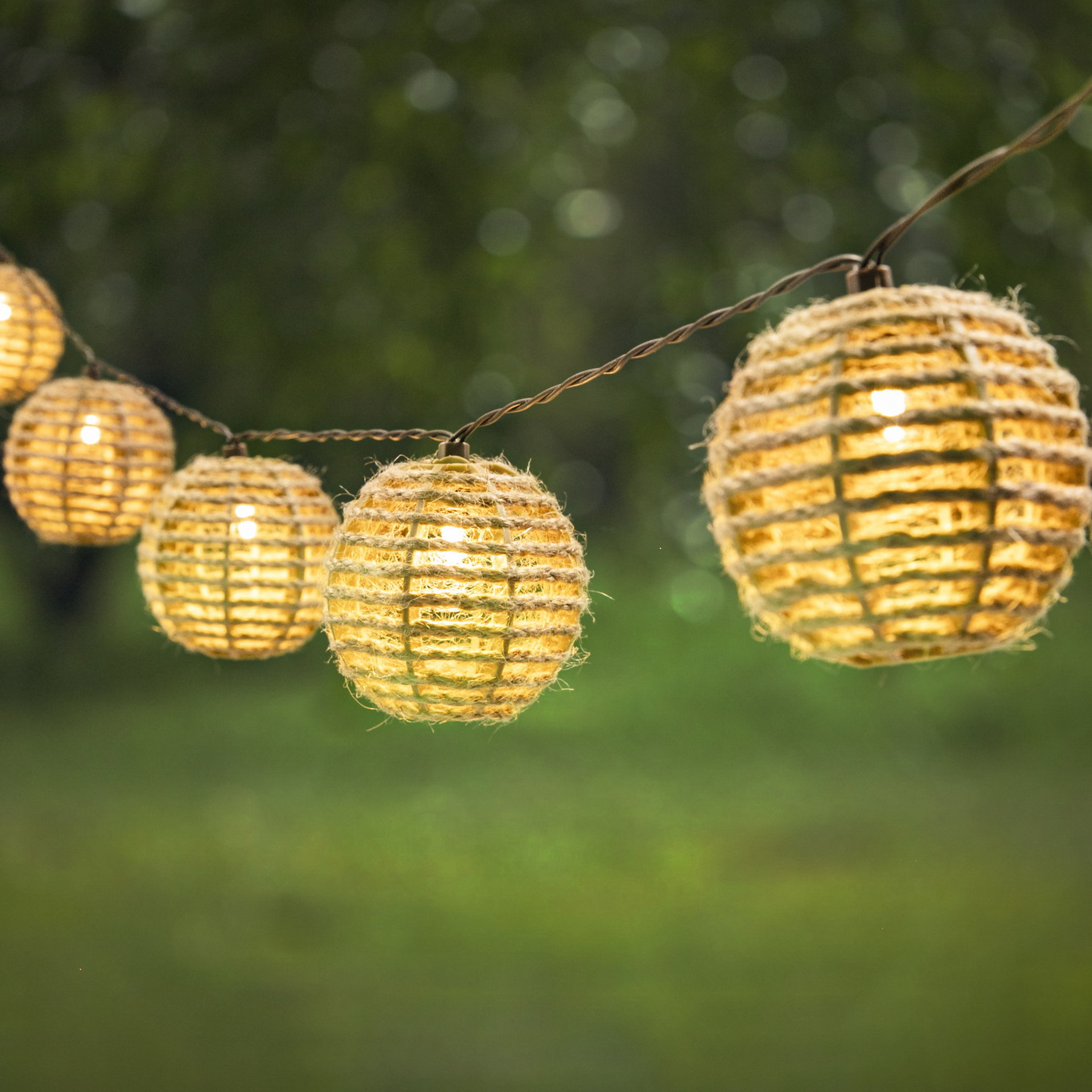 China Rattan Ball LED Decorative String Light Solar Powered Lights