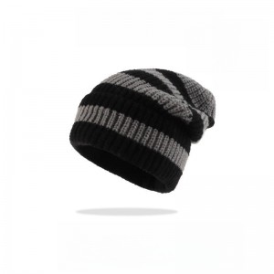 Cappello freddo senza tesa arricciata a righe lavorato a maglia