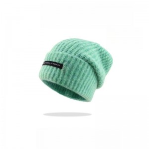 Лабава плетена капа со голем обем на прсти за топлина и натрупана капа