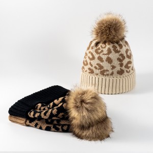 Плетени шешир од вунене кугле са леопард узорком за жене на отвореном