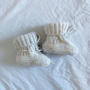 बुने हुए गर्म सर्दियों के पहले वॉकर क्रोशिया जूते