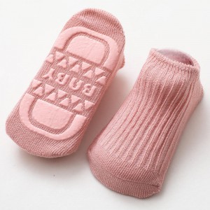 Fabricante de calcetines sólidos con agarre invisible para niños pequeños