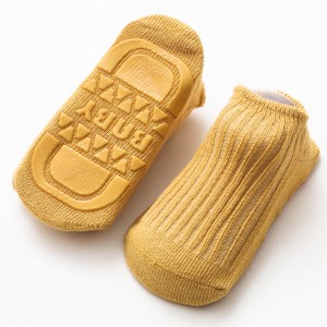 Производителот мали деца солидна не покажуваат костец чорапи