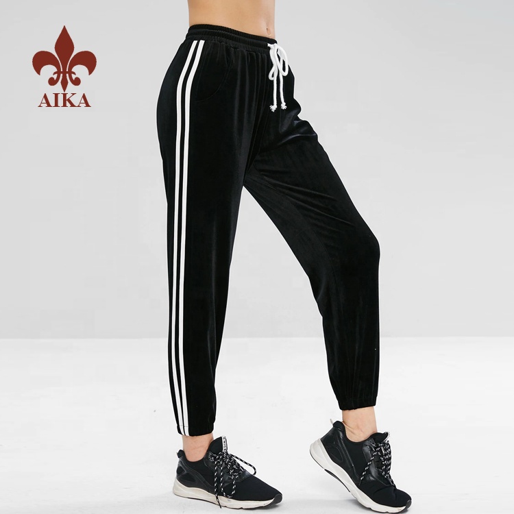 2019 High quality Women Tights - High quality Custom Drop crotch tech velvet reflective black joggers women with side stripe – AIKA