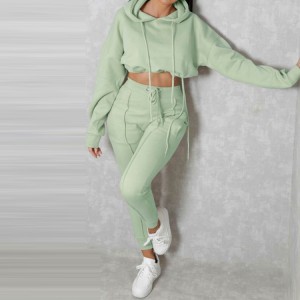 Wholesale Customized Slim Fit Sweatsuits Cotton Crop Jogging Tracksuit Set For Women