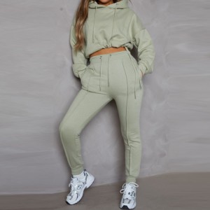 Wholesale Customized Slim Fit Sweatsuits Cotton Crop Jogging Tracksuit Set For Women