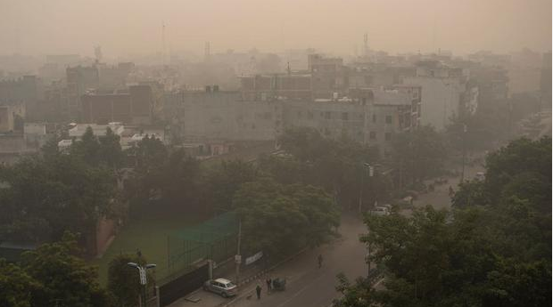 인도의 대기 오염은 차트에서 벗어났습니다.