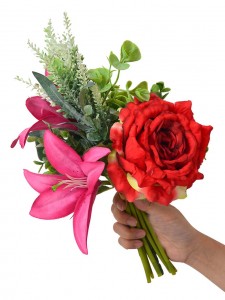 Ramo de flores artificiales de lirio rosa e eucalipto para decoración de bodas e festas temáticas no xardín LU3017031