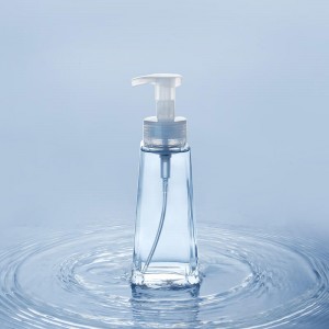 Нова квадратна прозрачна стъклена бутилка за течен сапун с помпа