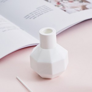 Hot Sale Small Luxury Bathroom Aroma Diffuser White Glass Bottle