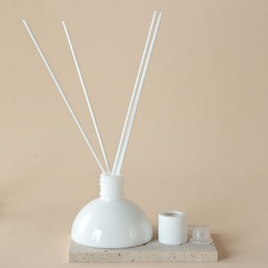 Pure White Viotu 100ml Small Air Scents Reed Diffuser Bottle in Vetru