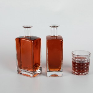 Quadratische 700-ml-Tequila-Super-Flint-Glasalkoholflasche