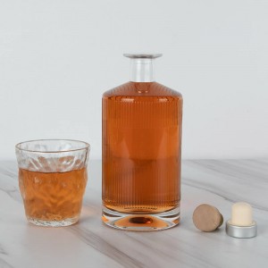 750 ml gestreifte Gin-Glasflasche mit kurzem Hals aus Kork
