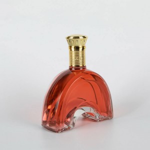 Złota zakrętka, łukowata, bardzo stara butelka ze szkła koniakowego o pojemności 70 CL