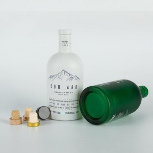 Персонализированная белая стеклянная бутылка для бренди Nordic емкостью 75 мл