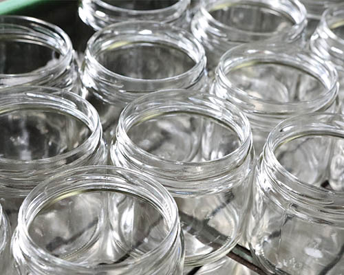 Diversi tipi di vetro utilizzati negli imballaggi