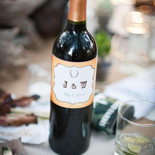 9 klaasist veinipudeliideed, mida teie õues pulmadeks varastada