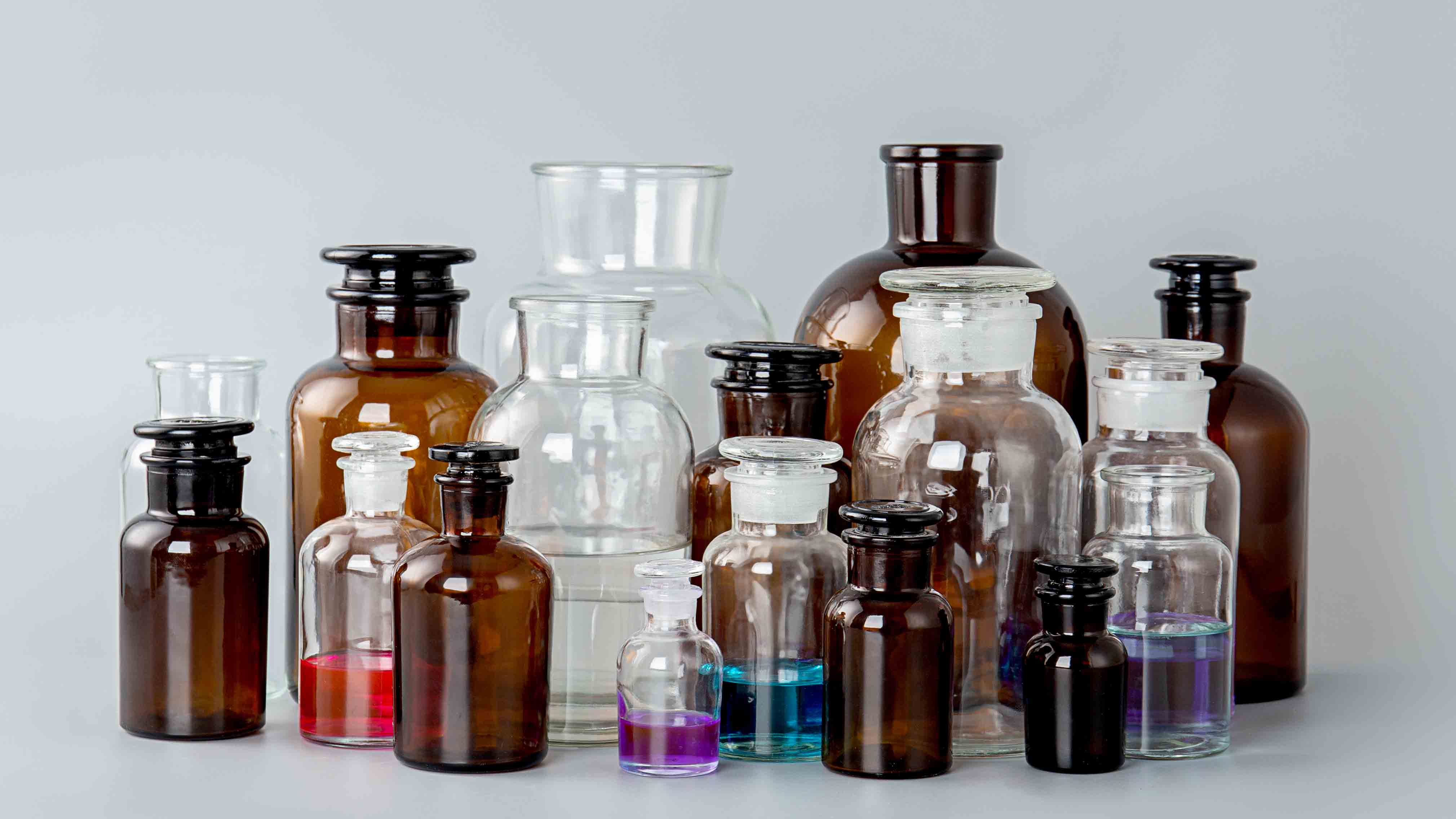 How to choose reagent glass bottles?