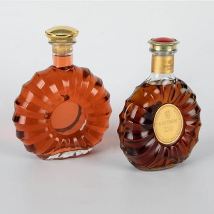 Bouteille de brandy en verre cannelé rond plat de 500 ml avec étiquette