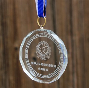 Artigifts Velkoobchod 3D laserové gravírování skla Basketbalové trofeje Zakázková výroba Prázdný Čirý křišťálový akryl Trophy Awards Medaile
