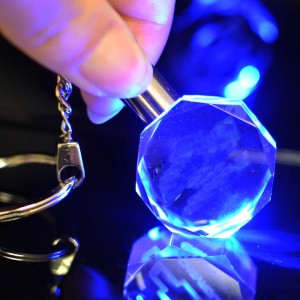 Wholesale Custom Made 3D Machin Logo Glass Kle Bag Led Limyè Keyring Crystal Keychain Lazè Engraving Key Chain