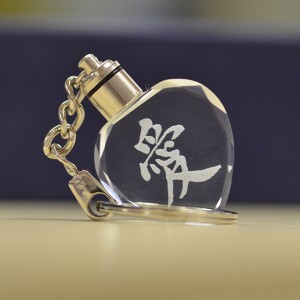 Laser Logo Ċar Crystal Led Keyrings Key Chain Min iħobb koppji Keychain Valentines Day Gift Crystal Heart Keychain