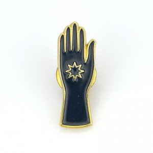pînê lapel Wholesale Manufacture Custom Her Shape for Couples Plating Nikel Metal Hard Enamel Pin Black Hands