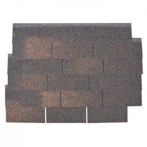 Isolation de toiture en bardeaux bruns d'automne renforcés pour maison d'habitation