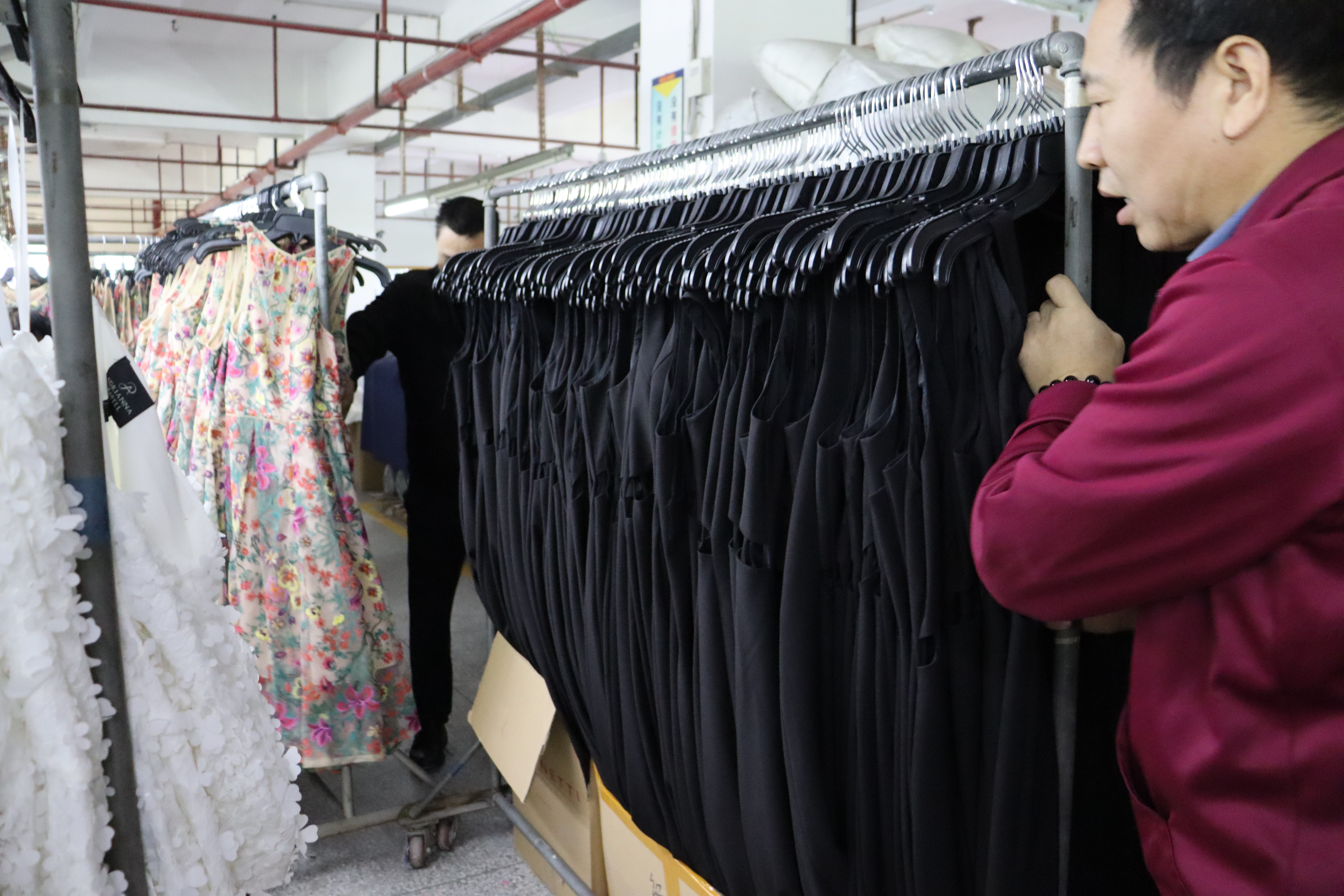 Why Choose Chinese Clothing Manufacturers?