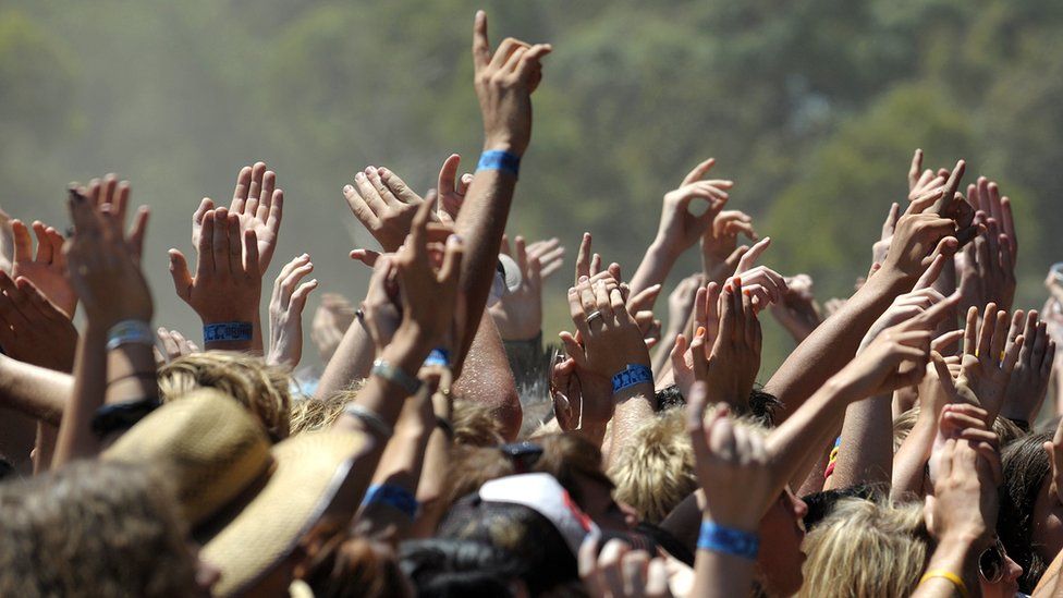Why are young people increasingly interested in RFID Bracelets music festivals?