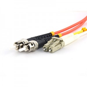 Hybridný prepojovací kábel SCPC-LCPC MM Duplex