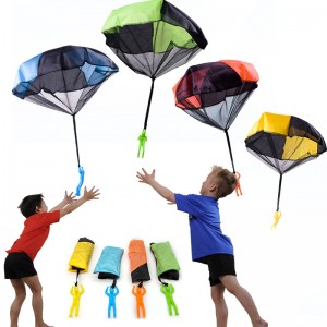 Деца на отворено Бесплатно летање на небото Играчка за нуркање Гледање играчки за слетување со торба за скокање Рака фрлање војник Падобрански играчки за деца