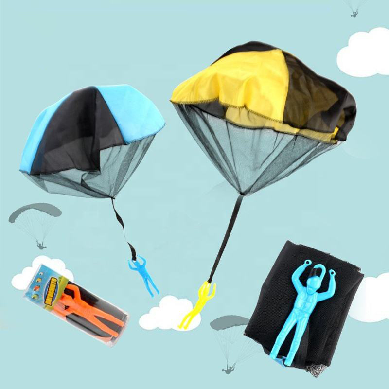 I zitelli à l'apertu Volante Liberu Sky Diving Toy Fighjulà Landing Toy Jump-sack Hand Through Soldier Parachute Toys for Kids