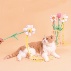 ล้อเล่นแมวติดดอกไม้พู่ยาวในตัวของเล่นระฆัง