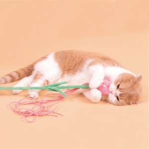 Juguete de campana incorporado con borla larga y flor para gato