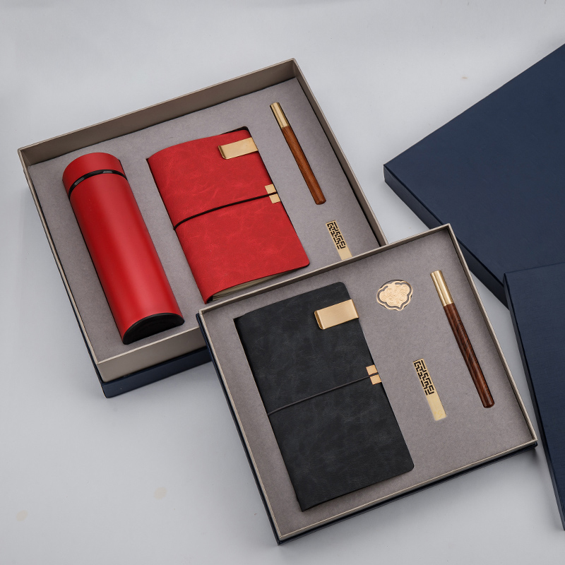 Exquisite Gift Set including Mini Bluetooth Speaker&Vacuum Bottle