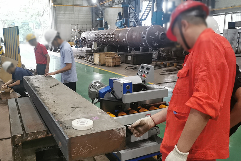 Anwendung einer Plattenanfasmaschine bei der Verarbeitung in einer Kesselfabrik