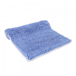 Cationic dyed polyester chenille mat
