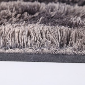 Plush anti-slip absorbent microfiber bath mat