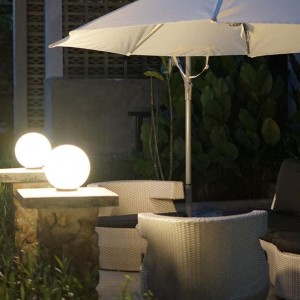 LED водоустойчива крушка, захранвана с градински соларни сферични светлини за дворни пътеки