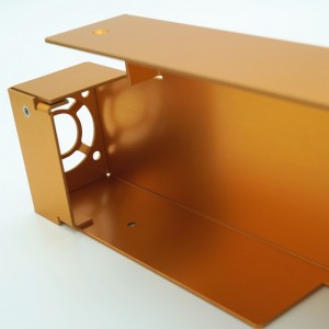 Staffa per scatola di alimentazione in lamiera personalizzata con anodizzazione dorata