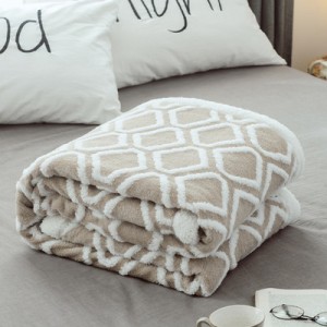 Double layer thickened warm comfortable cotton blanket Nordic leisure blanket golden sable blanket takeout blanket faleirong dormitory blanket