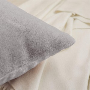 Mezcla 2 Pack Soft Fleece Throw Pillow Covers 18×18 Inch, Decorative 18×18 Pillow Cover Square Pillow Case for Couch/Sofa/Car/Bed-45×45 cm, Light Grey