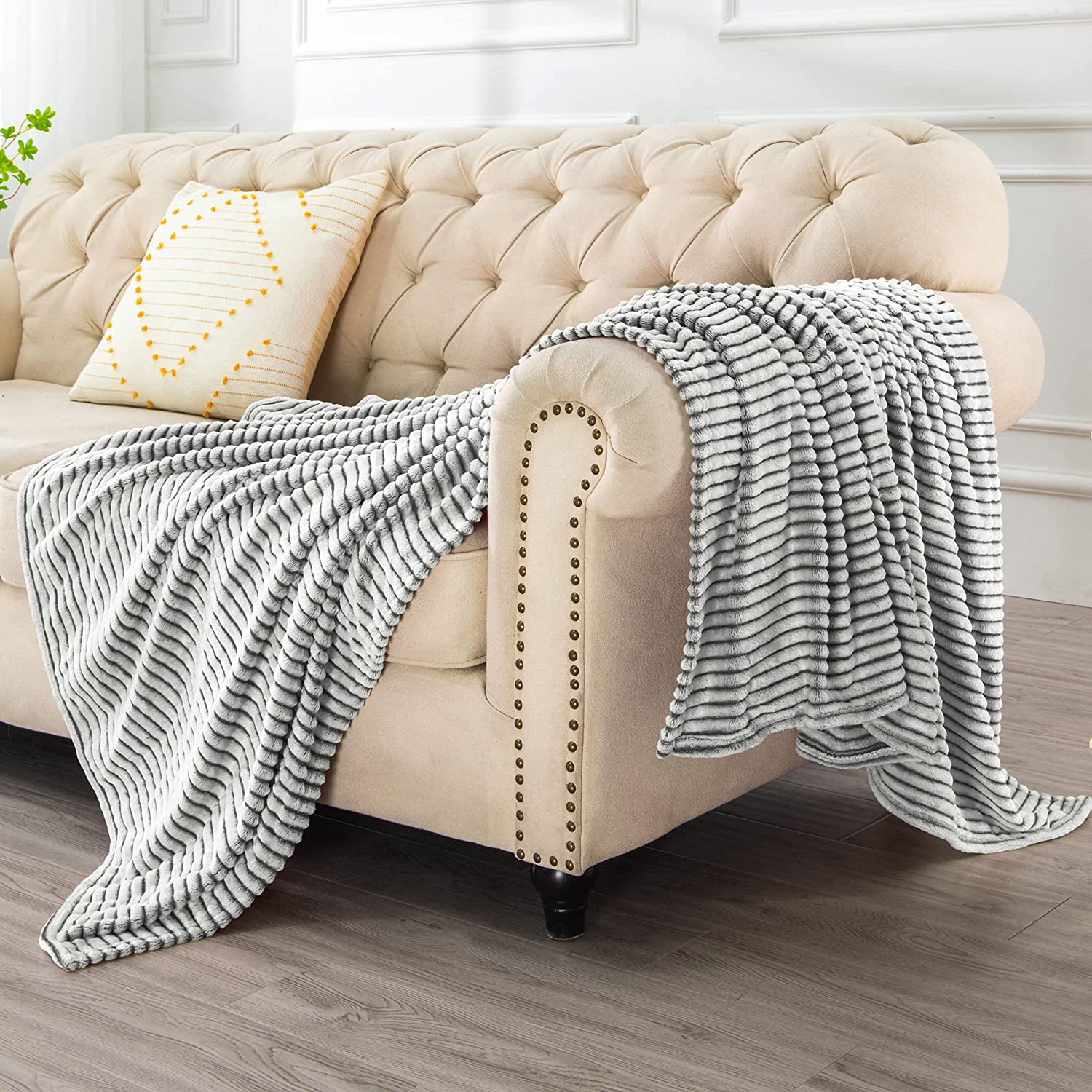 2021 Good Quality Chunky Throw Blankets - Fleece Throw Blanket for Couch – 3D Ribbed Jacquard Soft and Warm Decorative Blanket – Cozy, Fuzzy, Fluffy, Plush Lightweight Black and White Throw Blanke...