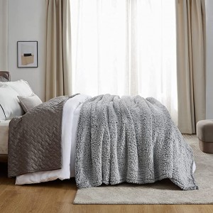 Fleece Sherpa Throw Blanket Queen Size- Super Fuzzy and Soft Blanket for Bed, Lightweight Warm Blanket for All Seasons