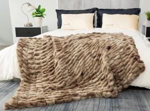 Soft Faux Fur Blanket Brown Luxurious Cozy Fuzzy Throw Blankets for Couch, Warm Thick Ruched Plush Fluffy Blankets for Bed Sofa Living Room Home Decor Winter
