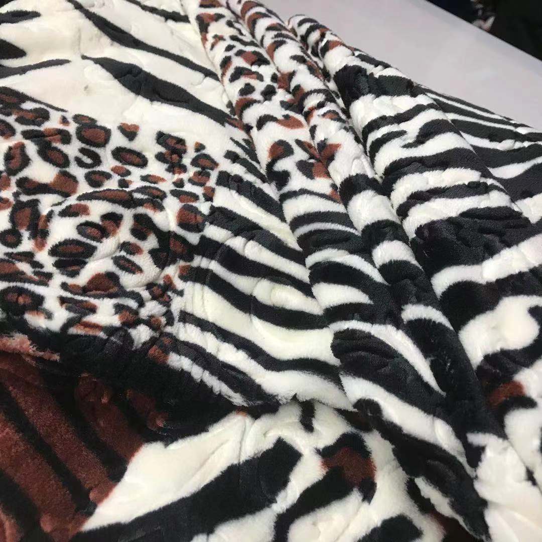 Super soft solid king size received leopard print coral fleece flannel blanket Featured Image
