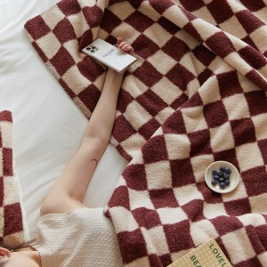 Super soft touch hot sale checkerboard fleece pillowcase flannel jacquard blanket