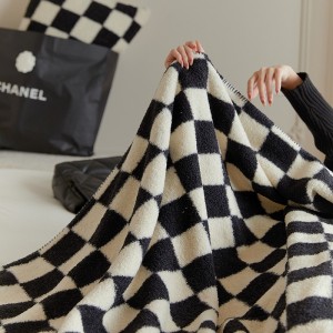 Super soft touch hot sale checkerboard fleece pillowcase flannel jacquard blanket